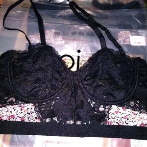 MOI Lacy Underwire Bra, New in Pkg. Small & Medium
